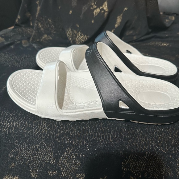 Spenco/Revitalign slip ons - Picture 2 of 3